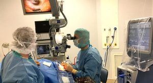 Chirurgie ophtalmologie au bloc operatoire